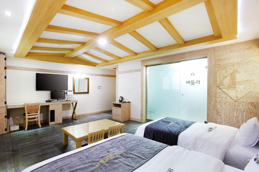 Hotel Butler Szuvon Kültér fotó
