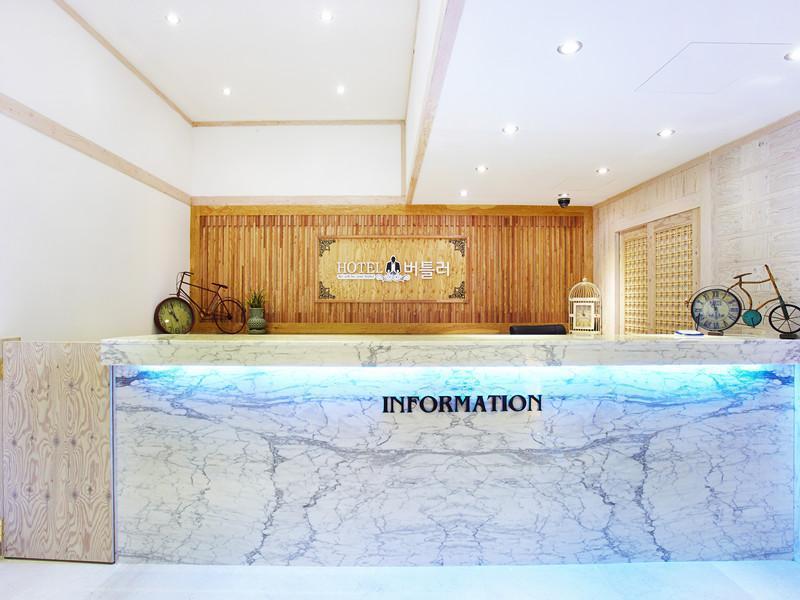 Hotel Butler Szuvon Kültér fotó